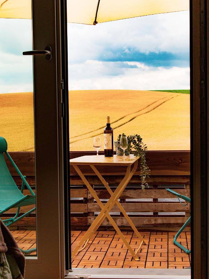 Location de vacances pour 2 personnes, avec terrasse et vue à Incourt