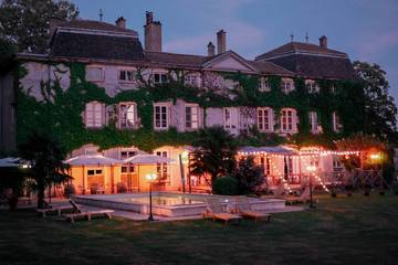 Château pour 30 personnes, avec jardin dans l' Ain