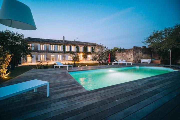 Location de vacances pour 14 personnes, avec terrasse ainsi que piscine et jardin à Les Artigues-de-Lussac - 2