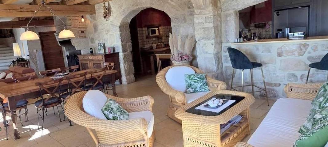 Chambre d’hôte pour 2 personnes, avec piscine ainsi que jardin et terrasse dans Nantua - 2