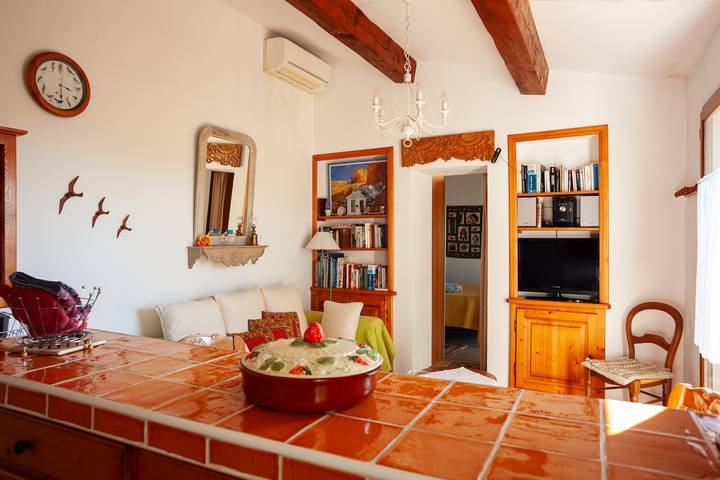 Vakantiehuis "Les Oiseaux" met Uitzicht op de Bergen, Eigen Tuin & Wifi in Ceyreste, Marseille en omgeving