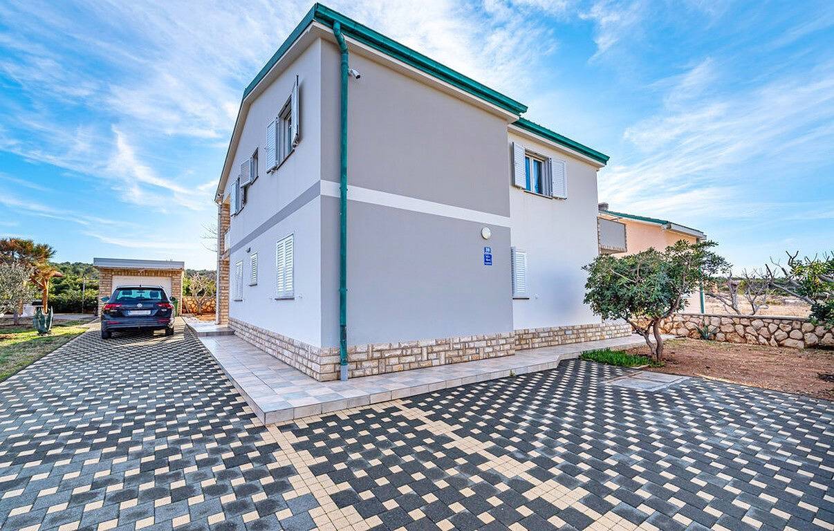 Ganze Wohnung, Apartman s terasom in Razanac, Zadar