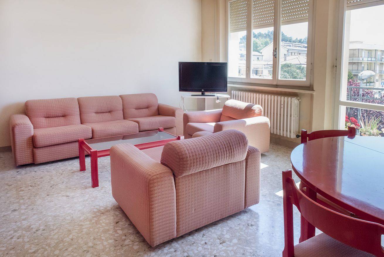 Entire apartment, S312 - Sirolo, large three-room apartment 100 meters from the centre in Sirolo, Riviera del Conero