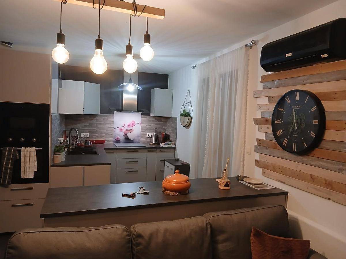 Three-Bedroom Villa in Savigny-le-Temple, Seine-et-Marne