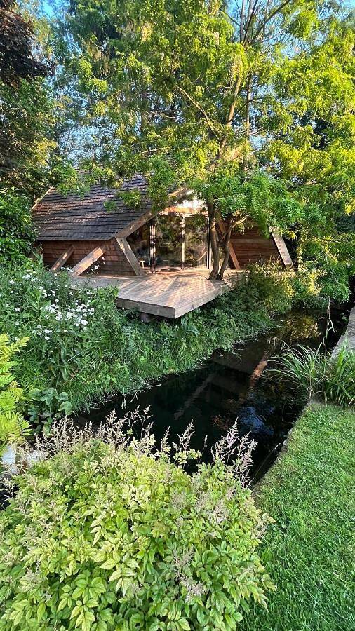 Camping tent for 4 people, with garden in Hampshire