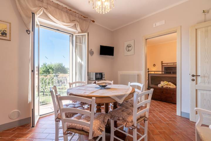 Appartamento intero, Appartamento 'L'Olivo Casa del Nonno Bingheri' con giardino in comune e Wi-Fi in Cortona, Provincia di Arezzo