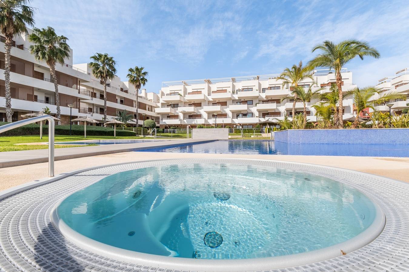 Geheel appartement, Appartement 'Terrazas de Campoamor Sunrise' met Privé Terras, Wifi en Airconditioning in Lomas de Don Juan, Orihuela