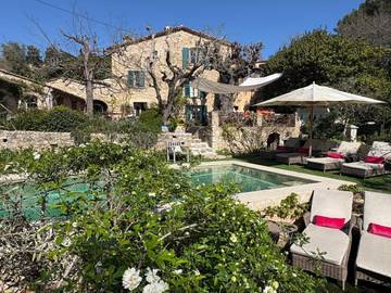 Chambre d’hôte pour 2 personnes, avec jacuzzi et sauna ainsi que piscine et jardin, animaux acceptés à Mougins