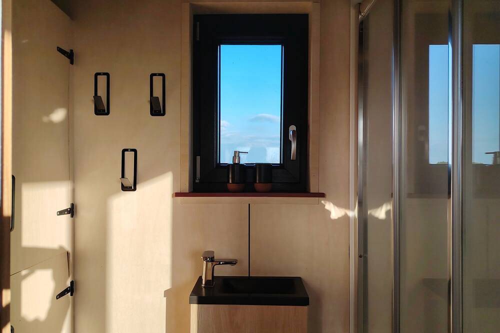 Tiny house au coeur des champs à 1h de Paris - calme & dépaysement garantis ! in Brégy, Oise
