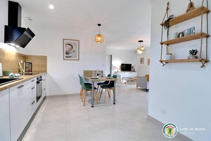 Villa pour 4 personnes, avec terrasse ainsi que piscine et jardin en Ardèche - 2