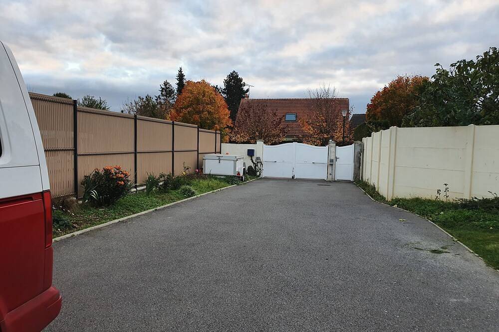 Maison avec piscine couverte chauffée à 28° du 8 avril au 31 octobre in Ranville, Région de Caen