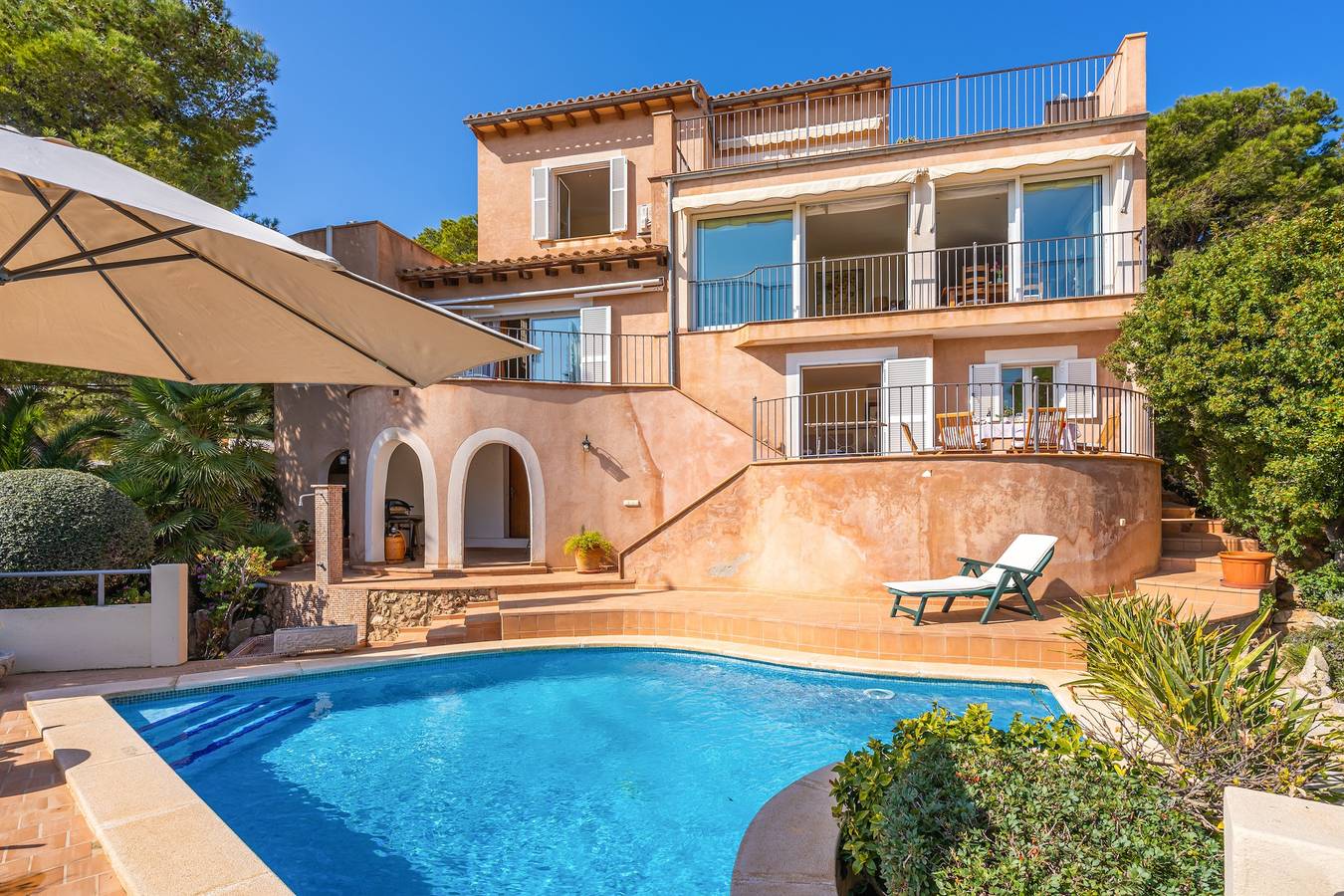 Encantadora "Villa Almeda" con vistas al mar, piscina, Wi-Fi, aire acondicionado, terraza y jardín in Puerto de Andrach, Andrach