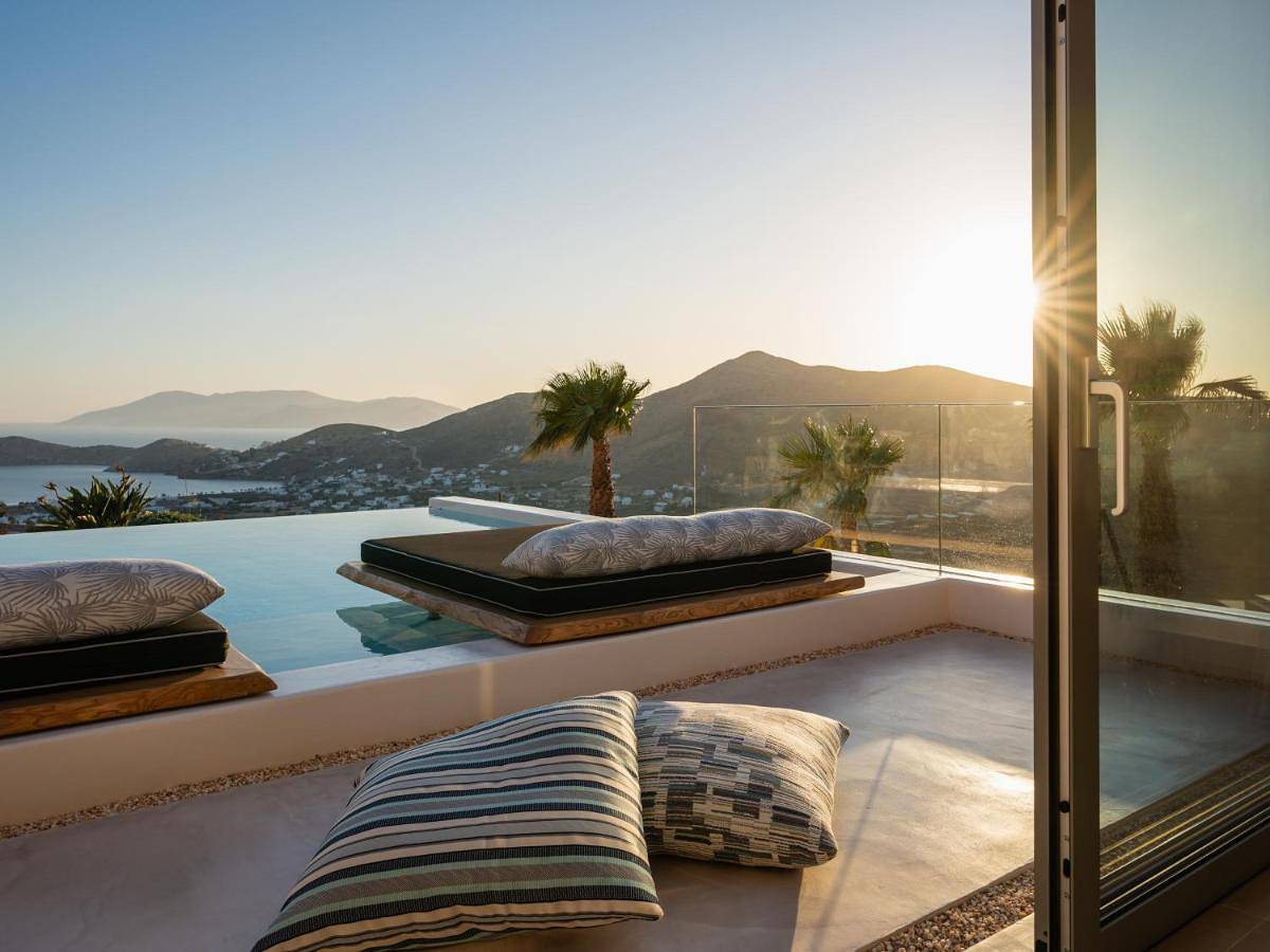 Youtopia Junior suite in Mpouris, Ios