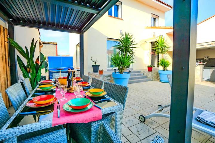 Location de vacances pour 8 personnes, avec vue ainsi que piscine et jardin à Saint-Nazaire (Pyrénées-Orientales) - 3