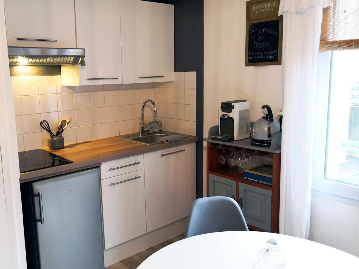 Appartement entier, Le Cocoon Saint Lô - Appartement privé tout équipé - Haras - Parking gratuit - Entrée autonome - Wifi - Netflix - Baignoire - Lave-linge - Lit Queen Size 160cm & canapé-lit 140cm - Jusqu'à 4 personnes in Saint-Lô, Région de Saint-Lô