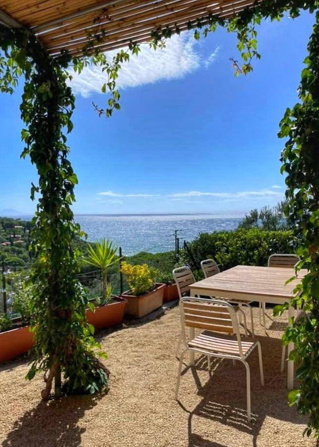 Villa per 6 persone, con panorama e terrazza nonché giardino in Capoliveri