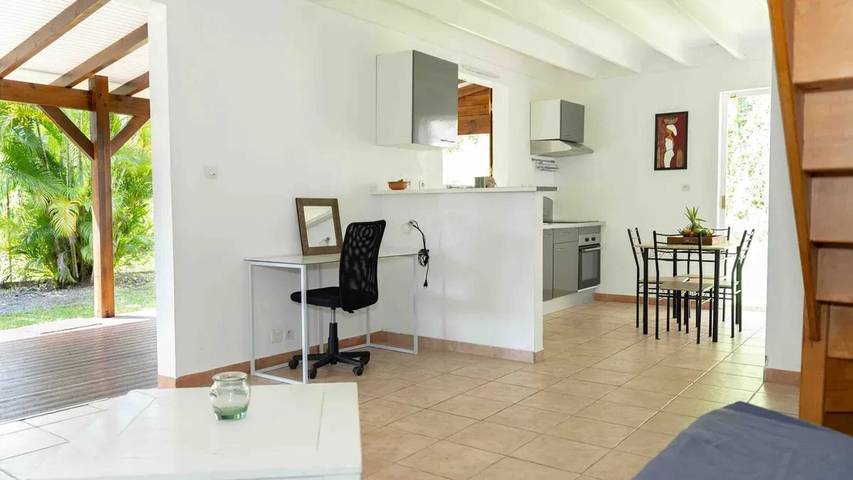 Location de vacances pour 6 personnes, avec terrasse, animaux acceptés à Les Abymes - 4