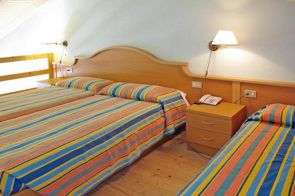 Hel lejlighed, Ferielejlighed for 4 personer med jacuzzi in Limone sul Garda, Garda-Fjellene