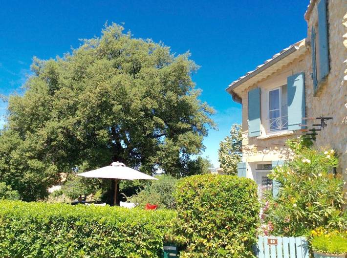 Chambre d’hôte pour 2 personnes, avec Terrasse et Jardin ainsi que Piscine et Vue à Bédoin