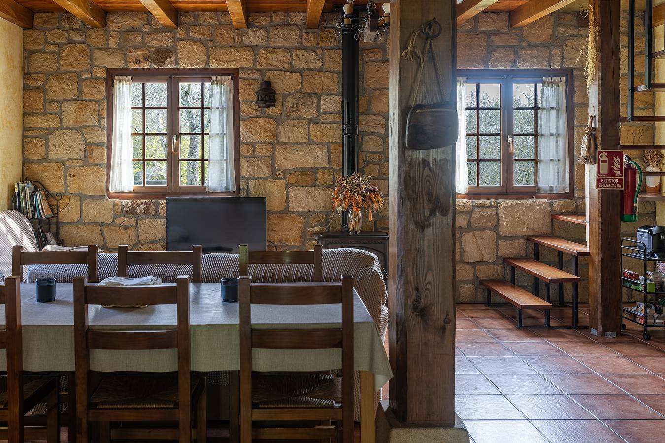 Entire apartment, Country House 'Artizarra' with Mountain View, Private Terrace and Wi-Fi in Hondarribia, Basque Coast (Spain)