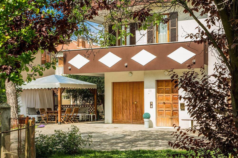 Ganze Wohnung, Erholungsoase nicht weit vom Meer entfernt, Parken im Innenhof. in Marotta, Mondolfo und Umgebung