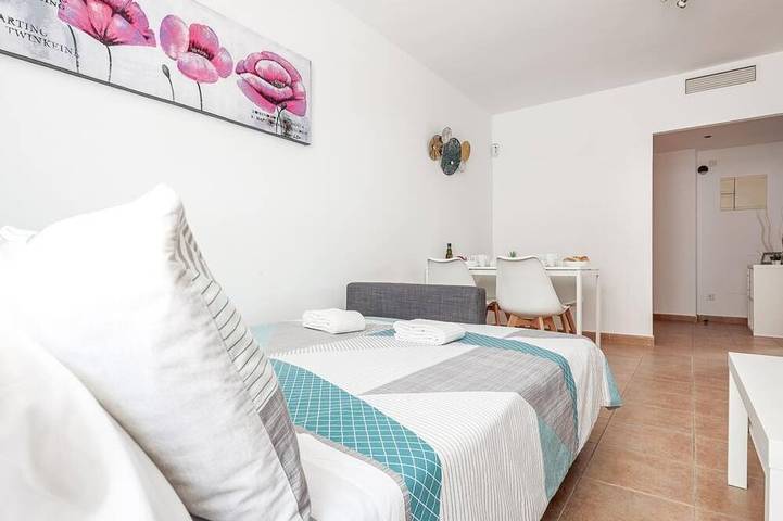 Apartamento entero, Apt altas calidades 3 dormitorios, 2 baños & patio / wifi. La Algaba in La Algaba, Provincia de Sevilla