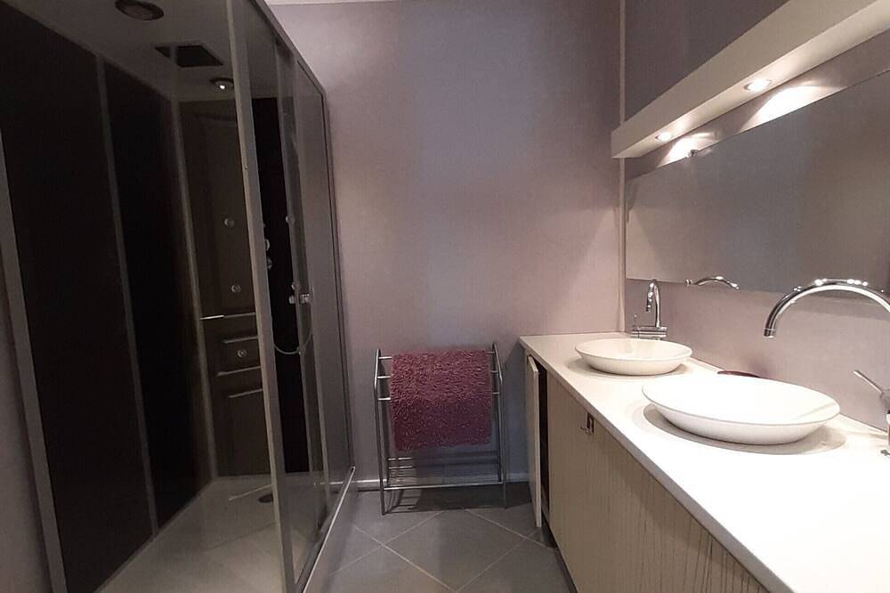 Gîtelepetitbal, au calme, piscine chauffée, 110m2, 12km de Sarlat, Wifi Gratuit. in Veyrignac, Quercy