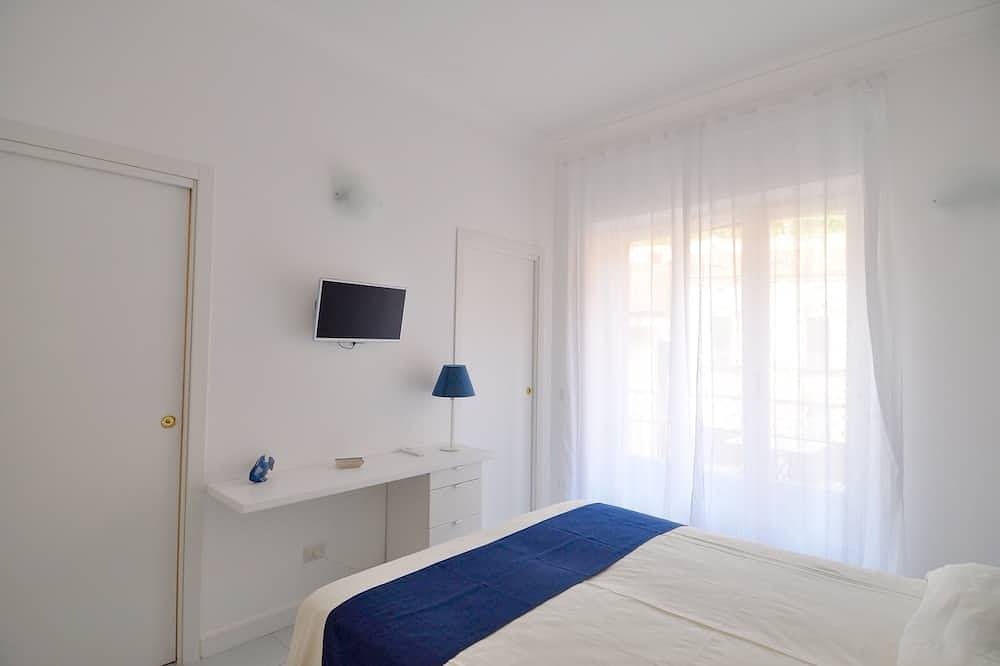 Entire apartment, Iris - Master Bedroom indipendent access in Minori, Amalfi Coast