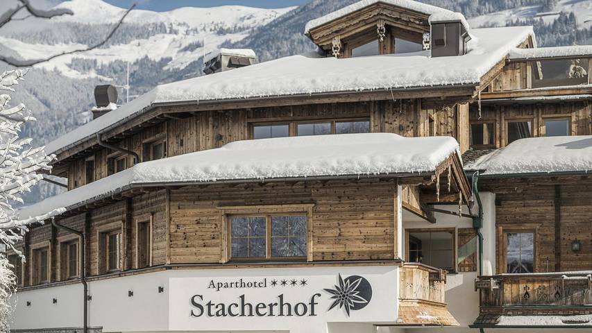 Hütte für 4 Personen, mit Balkon und Garten sowie Sauna in Fügen