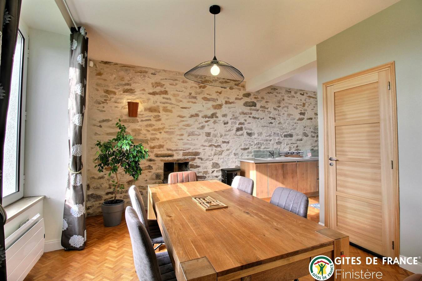 Maison bord de mer avec jardin clos au coeur de Portsall. in Portsall, Ploudalmézeau