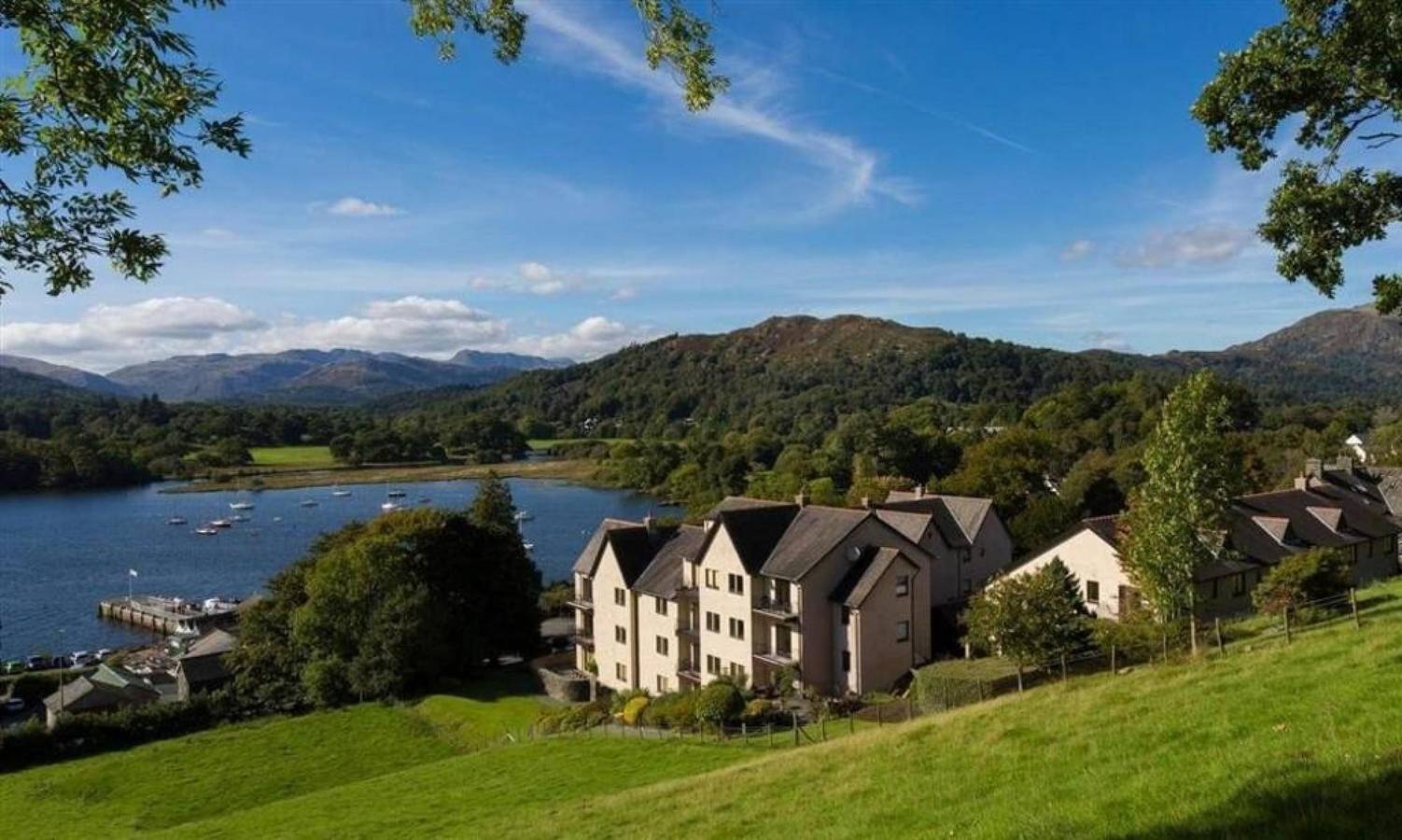 Entire apartment, Homes in the Sun Winner - Spacious - Lake Views in Ambleside, Lake District