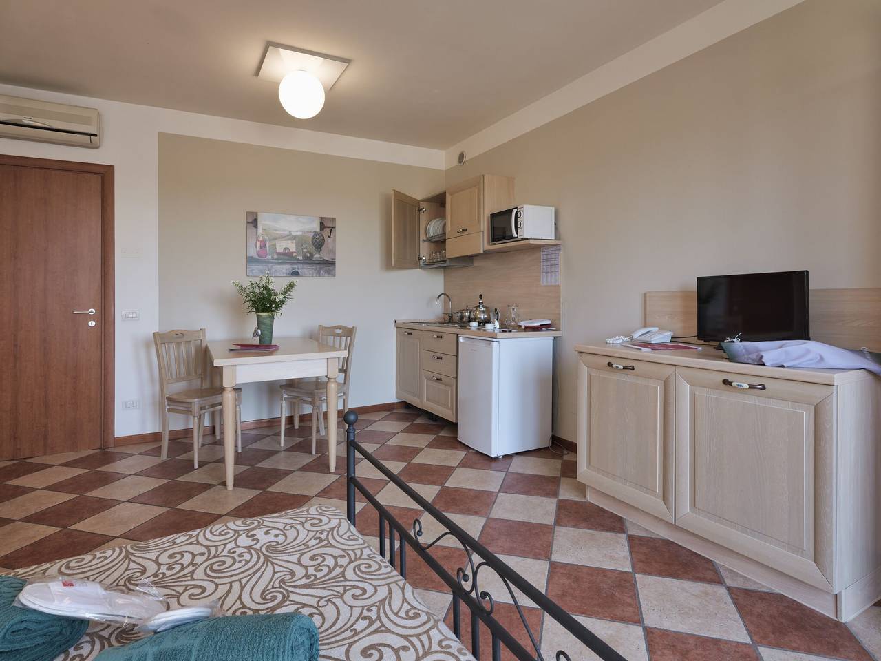 Apartamento entero, Estudio en la Residencia Eden en Peschiera in Castelnuovo Del Garda, Montañas Garda