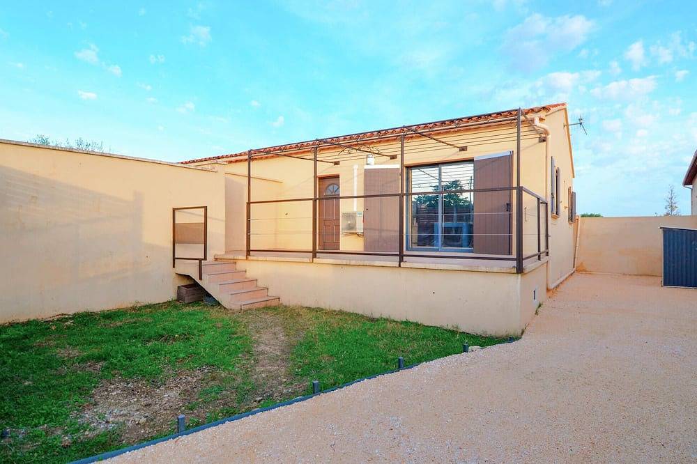 Gorgeous home in Pont Saint Esprit in Pont-Saint-Esprit, Nimes region