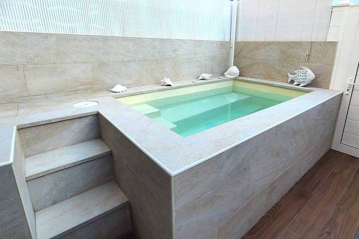 Chalet für 4 Personen, mit Pool und Balkon sowie Whirlpool, mit Haustier in Adeje