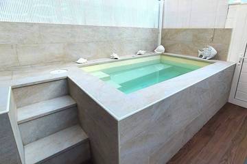 Chalet für 4 Personen, mit Whirlpool und Pool sowie Balkon, mit Haustier in Adeje