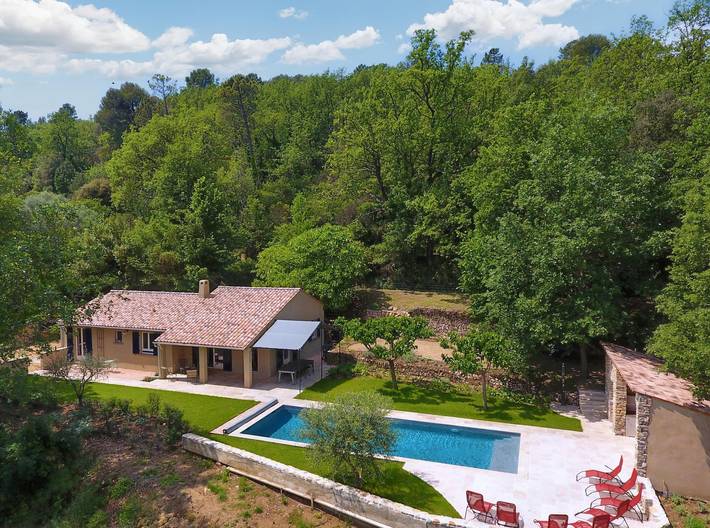Gîte pour 8 personnes, avec piscine, adapté aux familles à Salernes