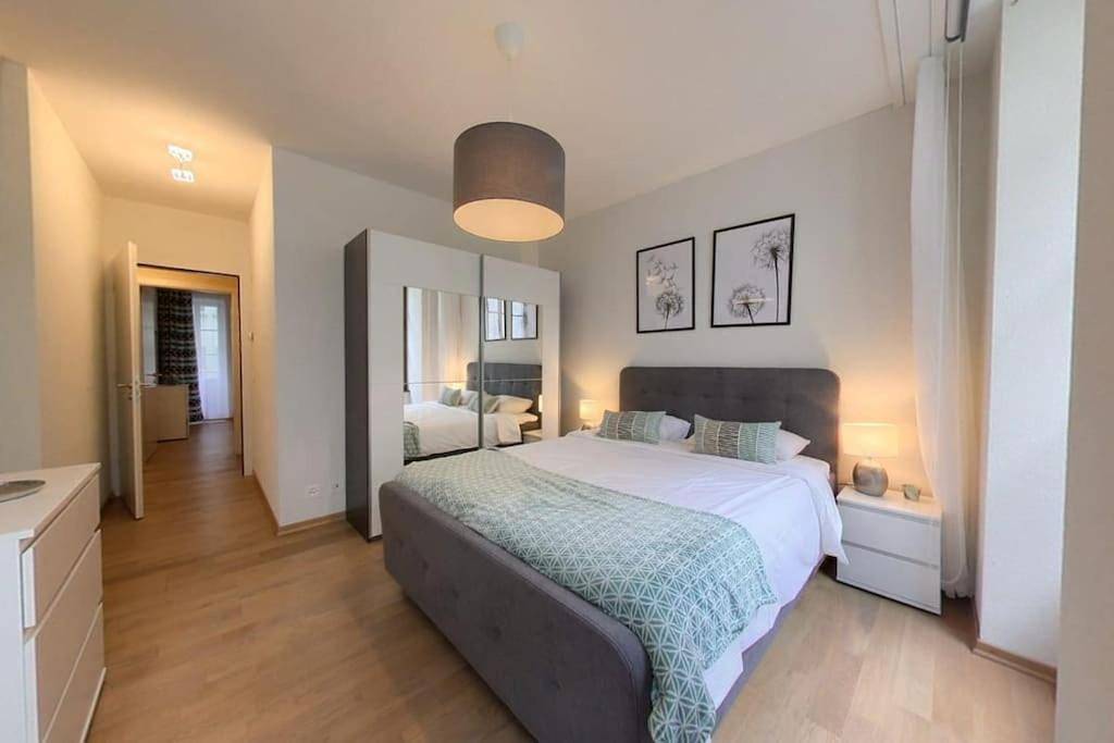 Ganze Wohnung, Two-Bedroom Apartment in Lausanne, Genfer See