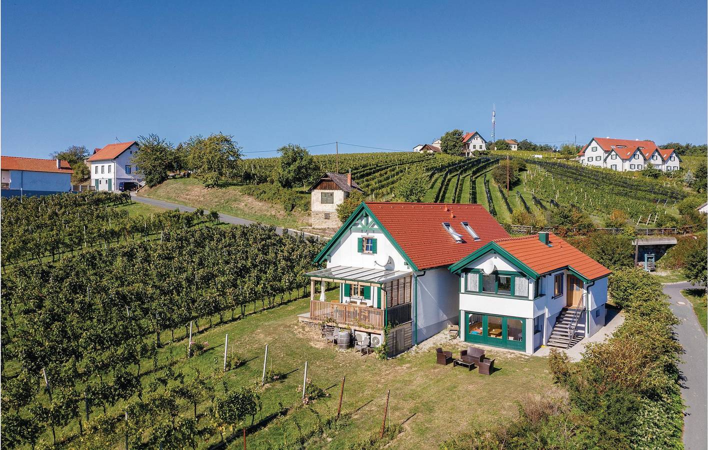 Ferienhaus für 8 Personen mit Terrasse in Eisenberg an der Pinka, Südburgenland