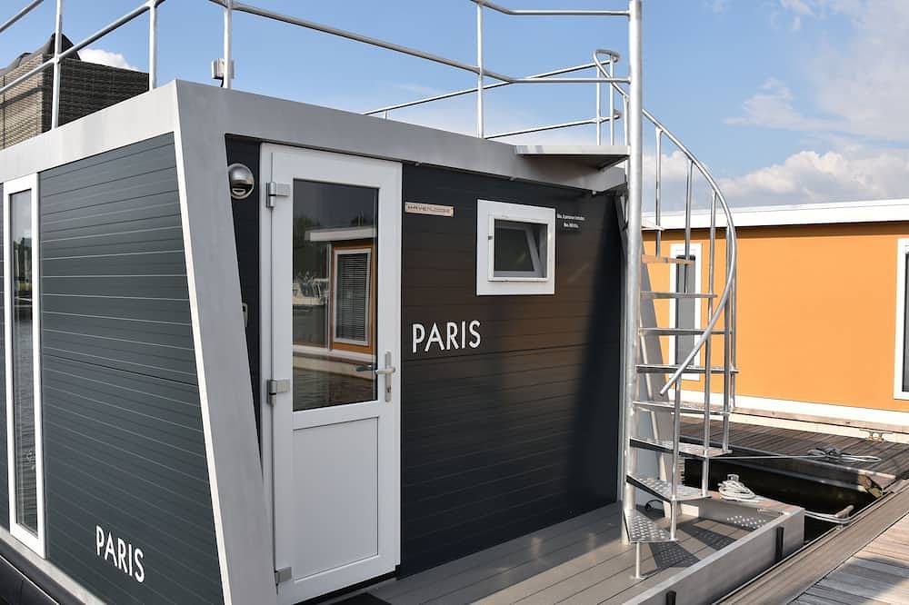 Cozy floating Boatlodge (2 bedrooms, 4 persons), Maastricht. in Maastricht, Limburg (Netherlands)