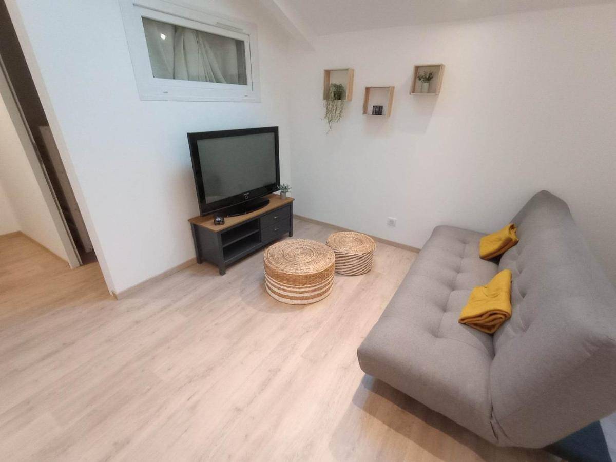 Two-Bedroom House in Urçay, Région de Montluçon