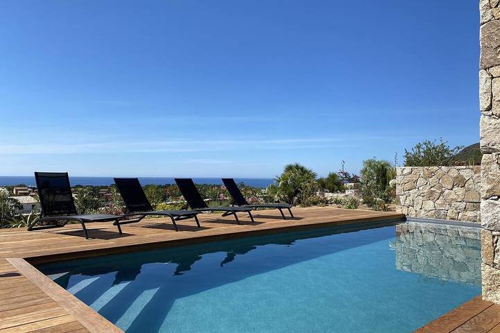 Location de vacances pour 10 personnes, avec jardin et terrasse à Palasca