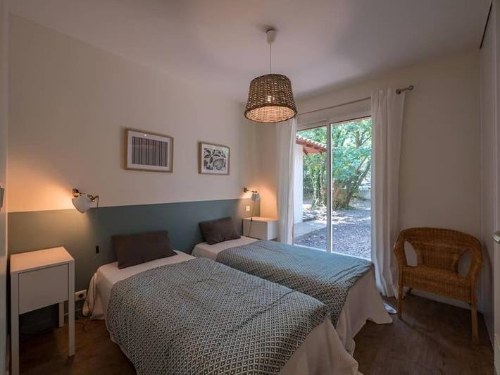 Location de vacances pour 12 personnes, avec terrasse ainsi que jardin et piscine dans Pyla-sur-Mer - 3