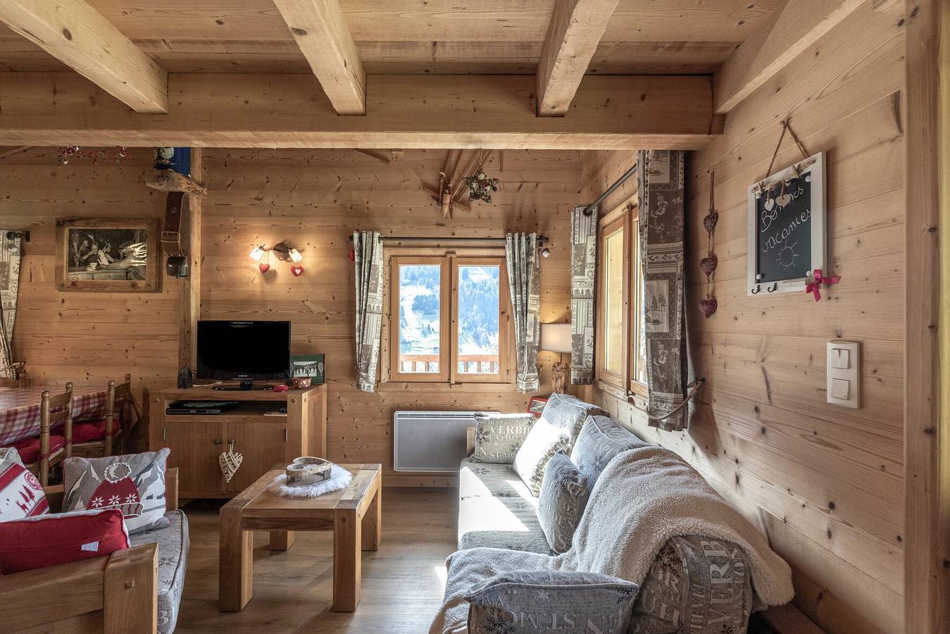 Chalet 'Bel Andain' con vistas a la montaña, terraza privada y jardín privado in Hauteluce, Albertville region
