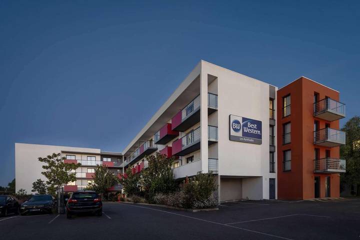 Hôtel pour 4 personnes, avec jardin et piscine, animaux acceptés