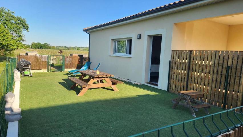 Location de vacances pour 3 personnes, avec Jardin ainsi que Piscine et Vue à Monbazillac - 3