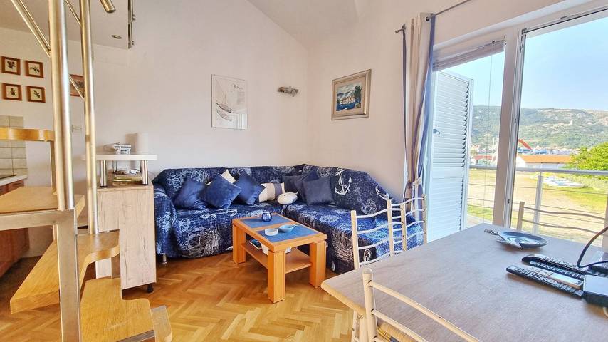 Appartement entier, Apartment Vlahinja - with Balcony, 100m from the Beach in Zarok, Baška
