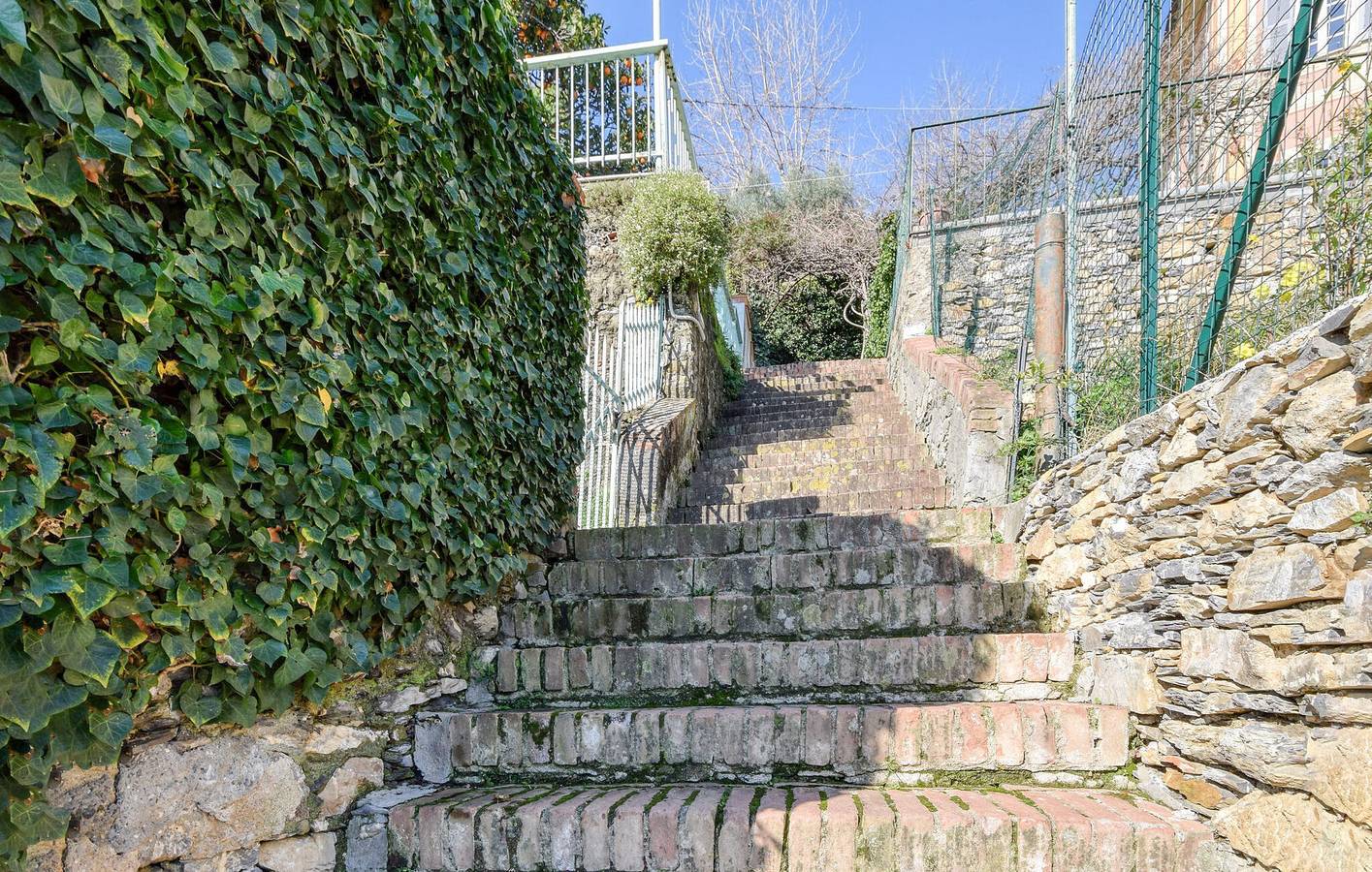 Ganze Ferienwohnung, Apartment mit Meerblick, Parkplatz, Terrasse und WiFi in Strandnähe in Recco, Riviera di Levante