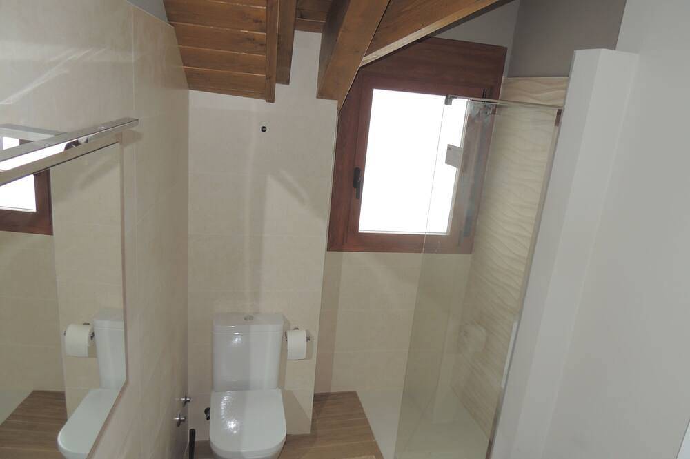House 1.5 Km From Sabiñanigo Ideal For Families in Sabiñánigo, Spanish Pyrenees