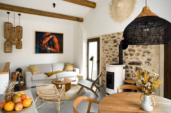 Location de vacances pour 6 personnes, avec jacuzzi et piscine ainsi que sauna et jardin à Montbolo