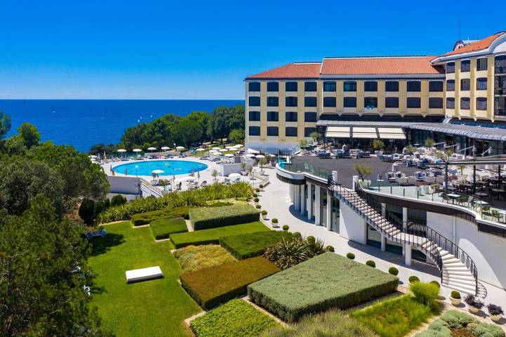 Hôtel pour 2 personnes, avec vue et balcon ainsi que piscine et sauna